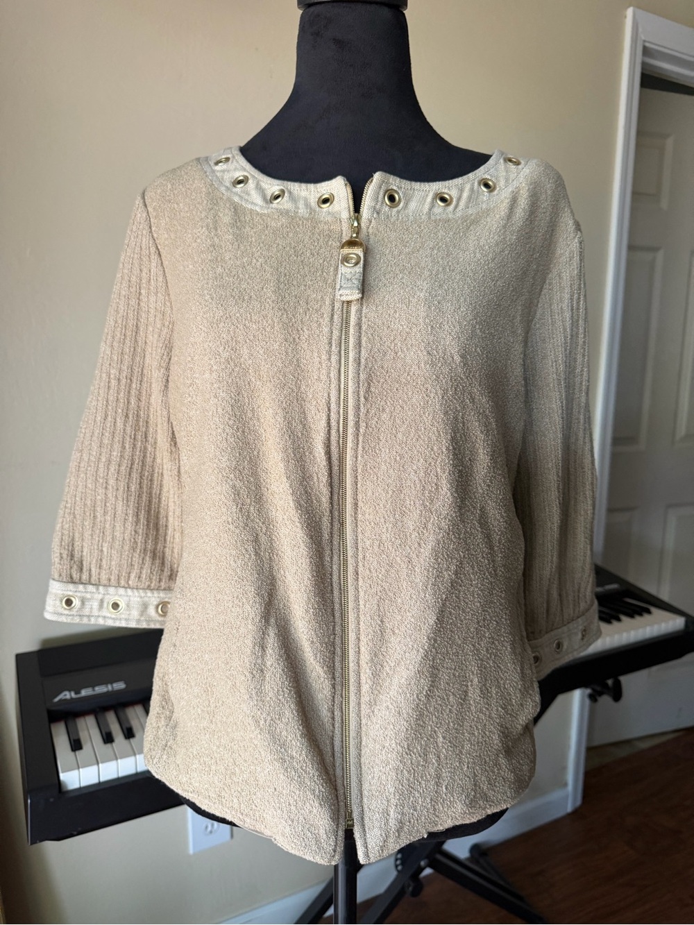 St. John sport grommet 3/4 sleeve cardigan zip front size medium wool blend